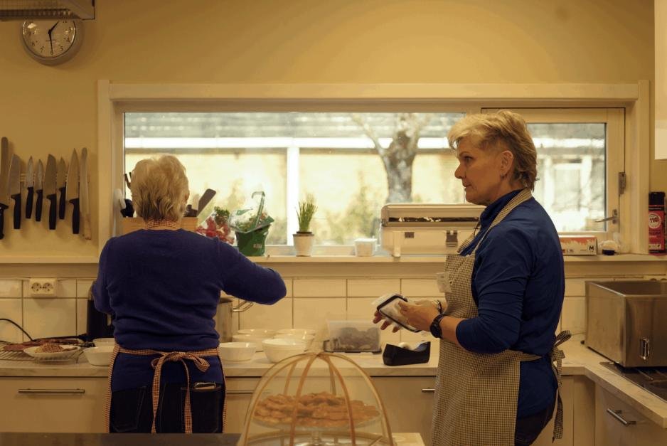 Samarbeid på kjøkkenet under fredagsmiddag