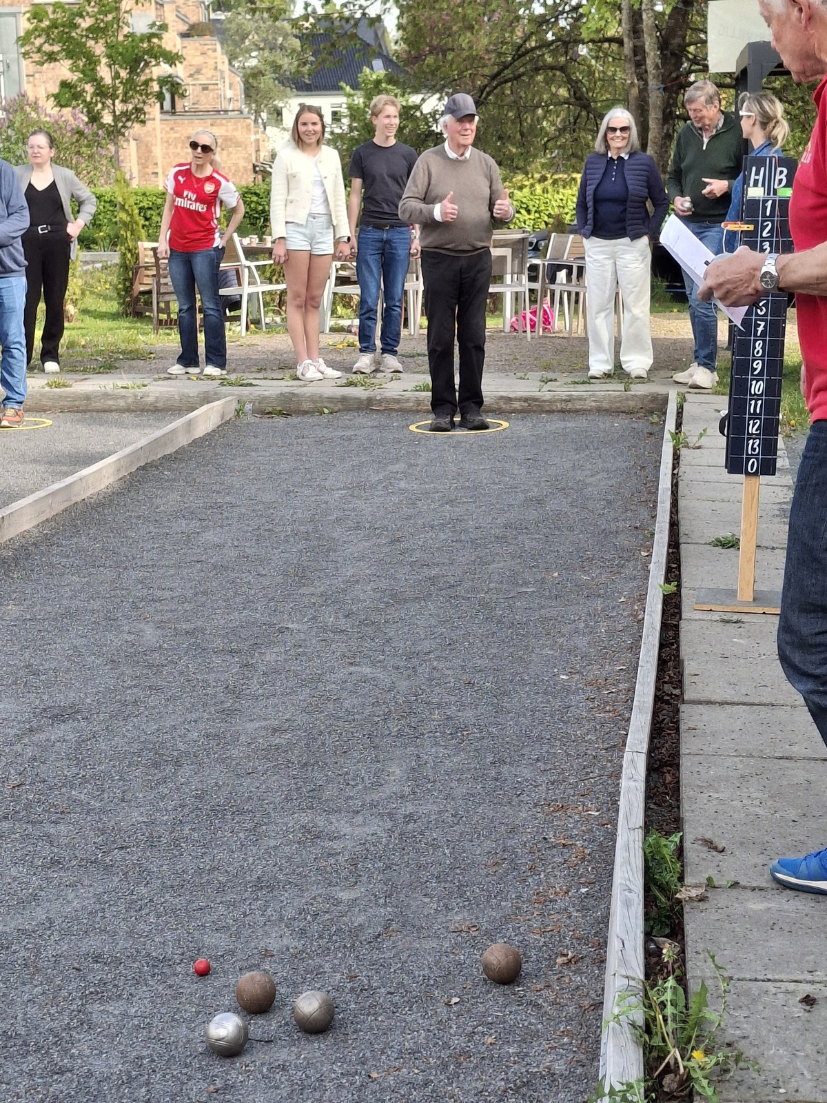 Ola fra seniorrådet spiller petanque